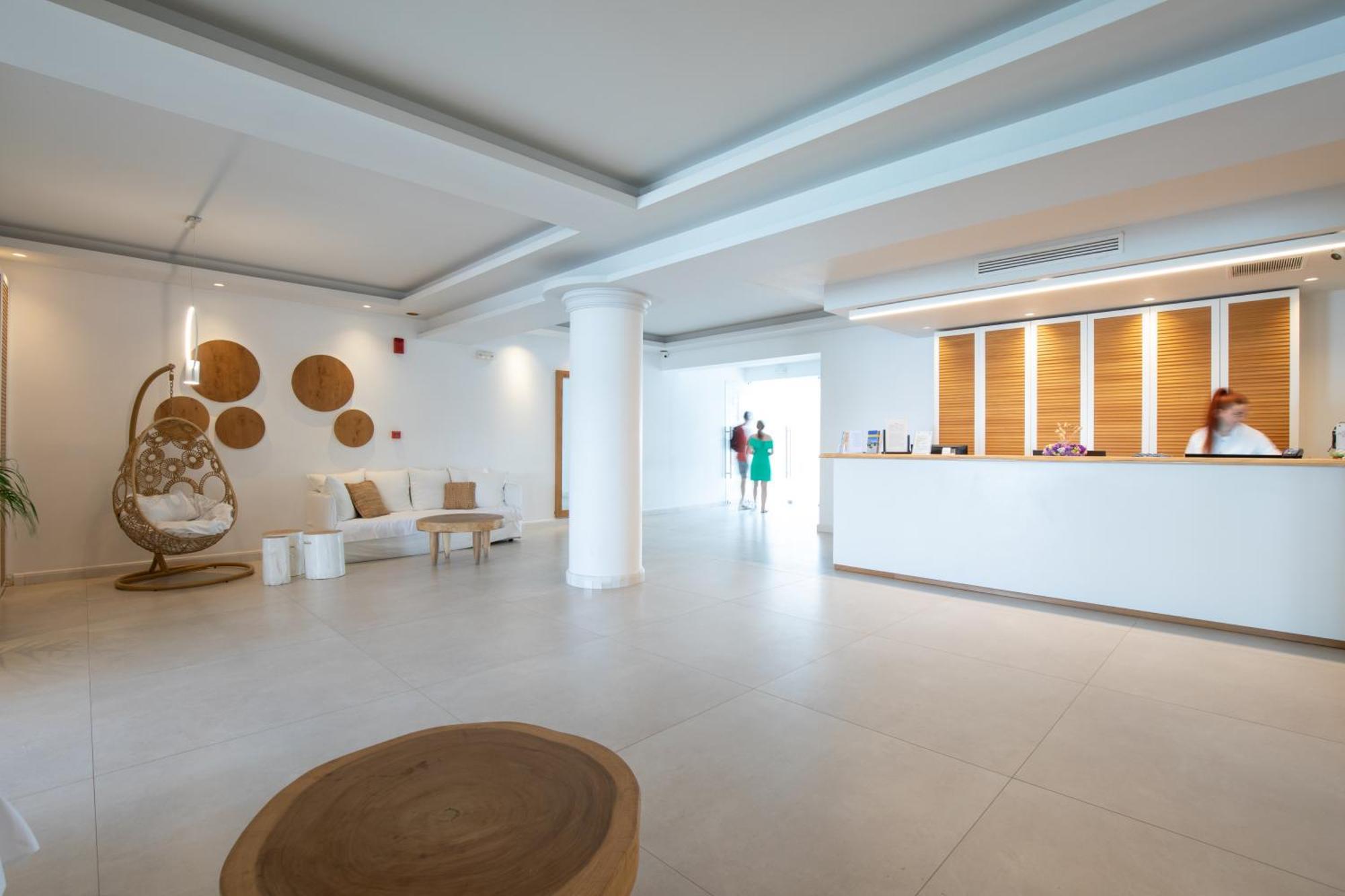 Hotel Acrogiali Beachfront Mykonos 4*